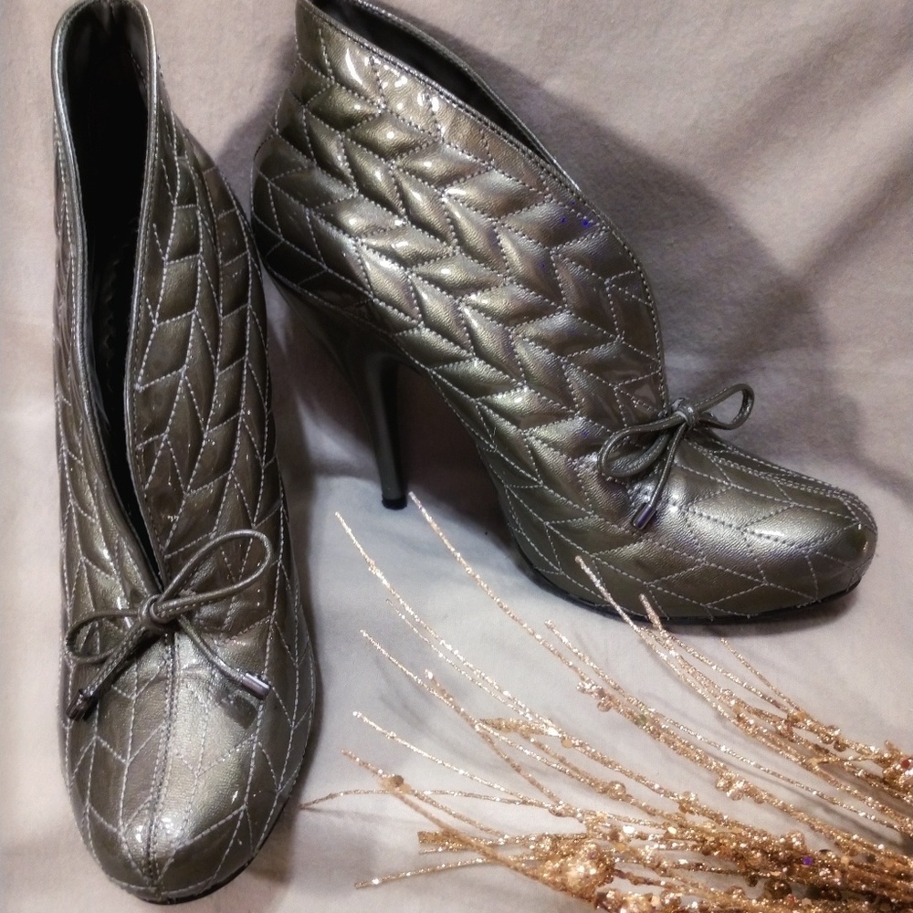 NWOT - BCBGirls stiletto booties